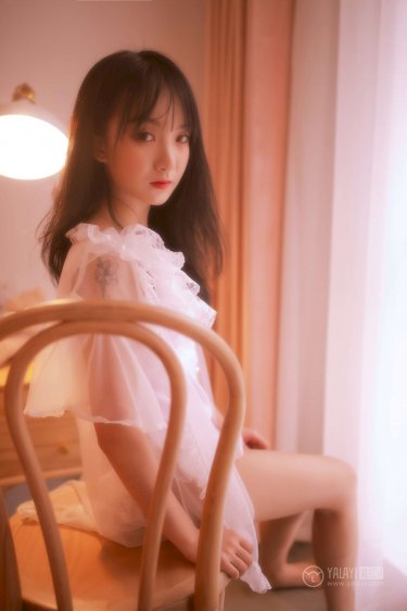 莹与翁公回乡下同床